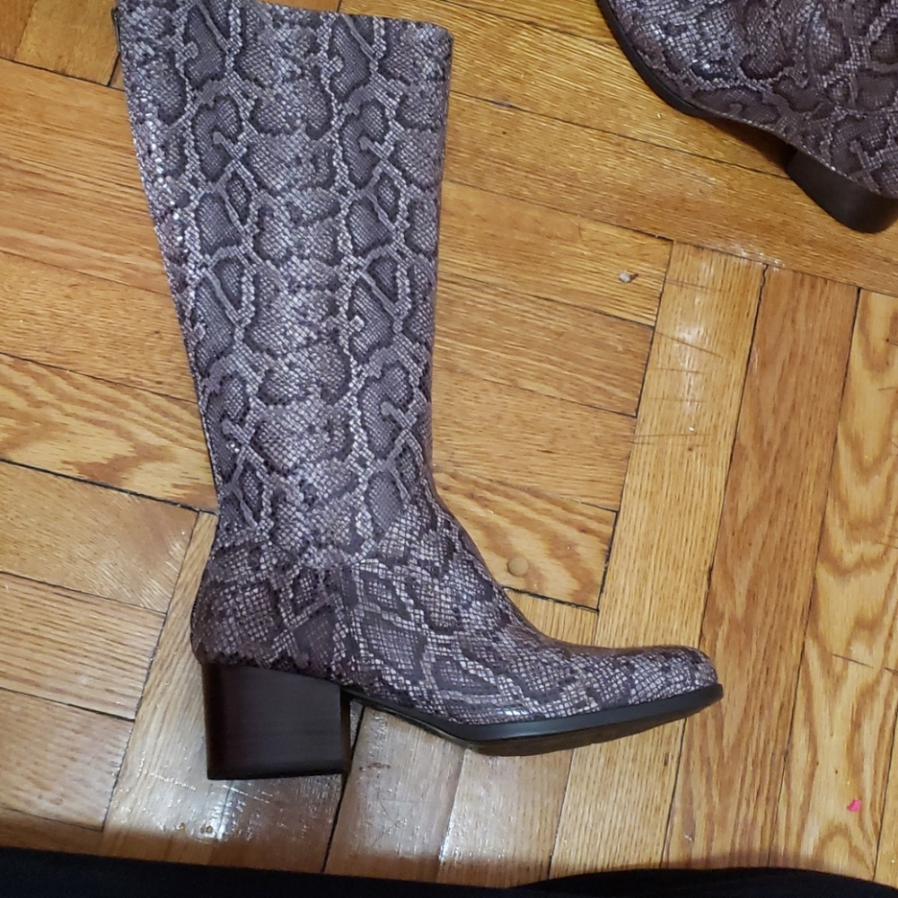 Brand new  snake print leather boots Born brand